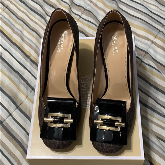 michael kors gloria kiltie pump
